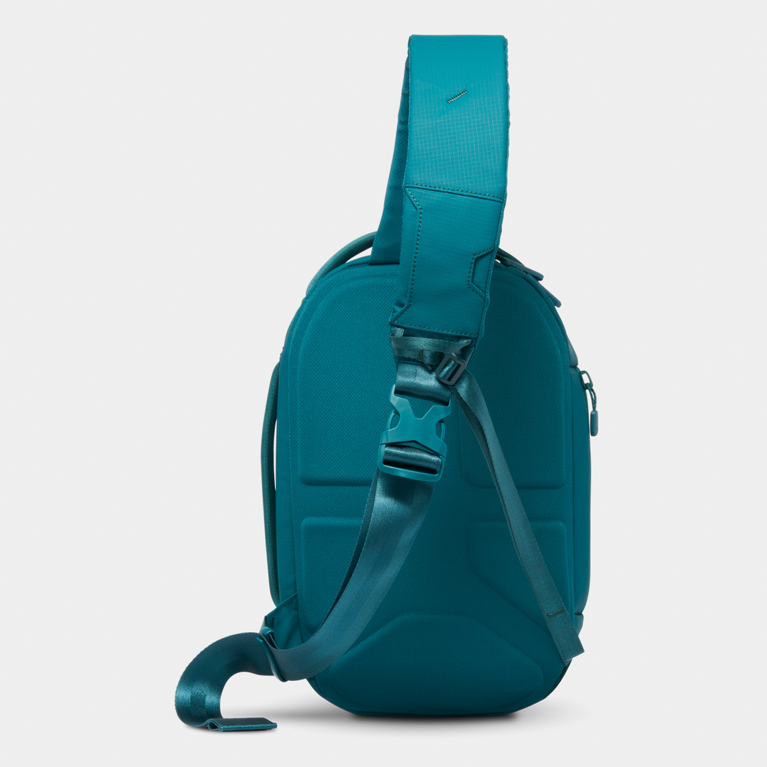 Nomatic Navigator RS Sling 6L Color:Juniper Back View#color_juniper