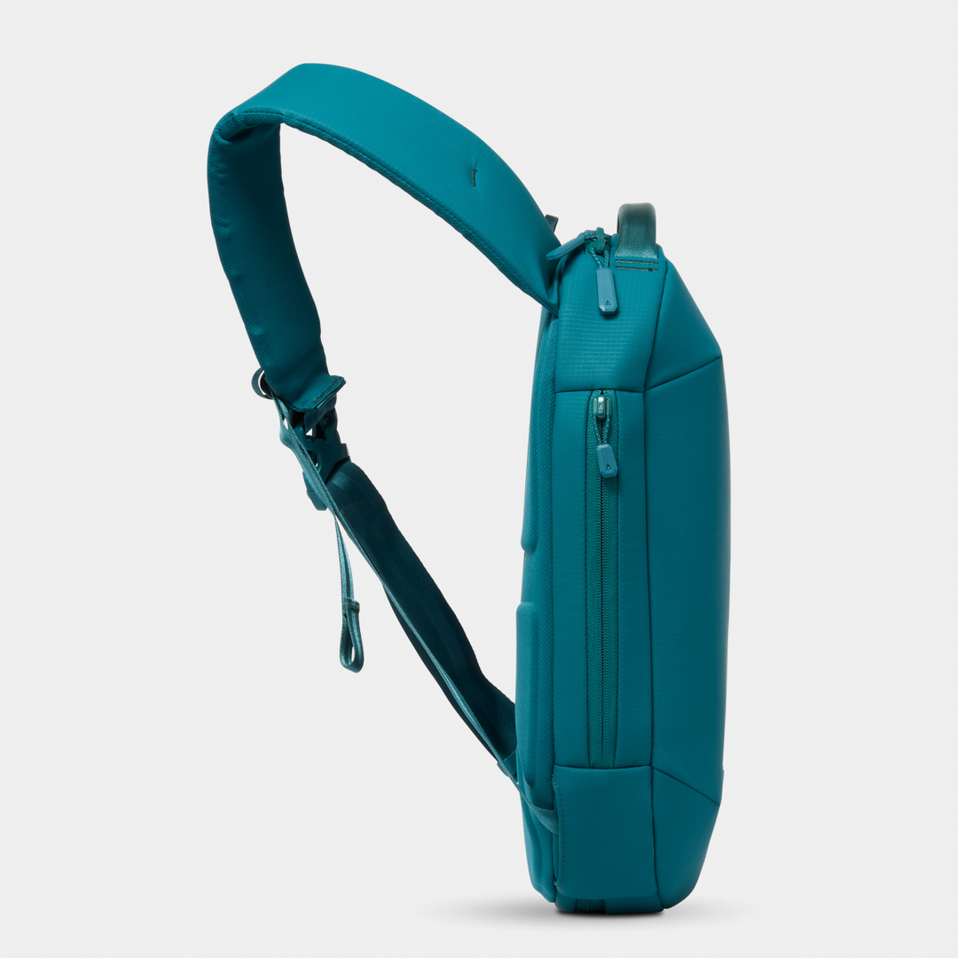 Nomatic Juniper Navigator RS Sling 10L Side View#color_juniper