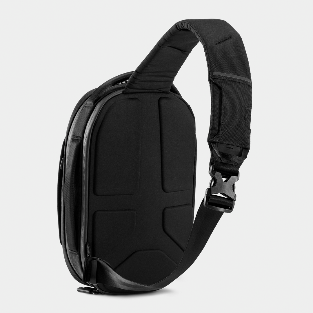 Nomatic Navigator Sling 6L Black Back View#color_black